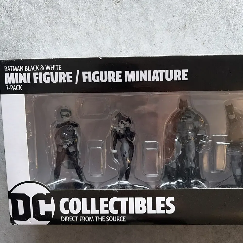 NEW DC Collectibles Batman Black & White Mini Figure 7 Pack, Series 1